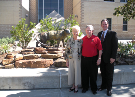 Donors Mary Virginia and Claud Jacobs with UHV President Tim Hudson