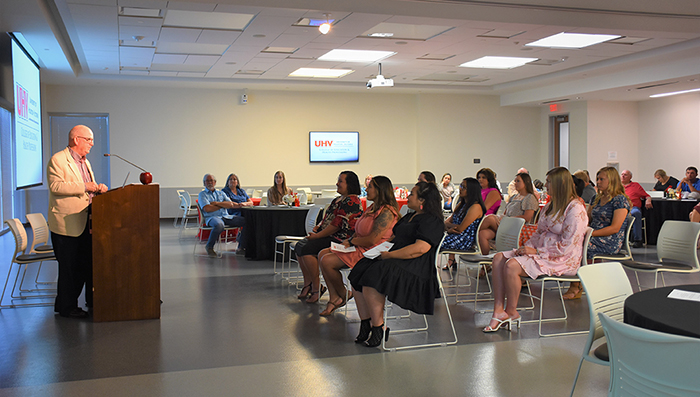 UHV education college holds teacher induction ceremony