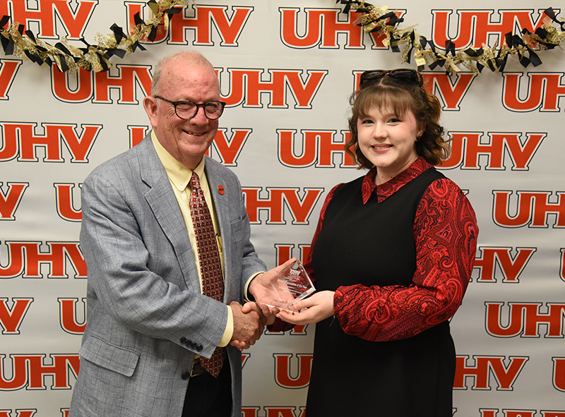 UHV recognizes students, award winners during banquet
